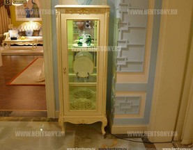 Витрина Митчел для предметов декора (Классика, массив дерева) распродажа
